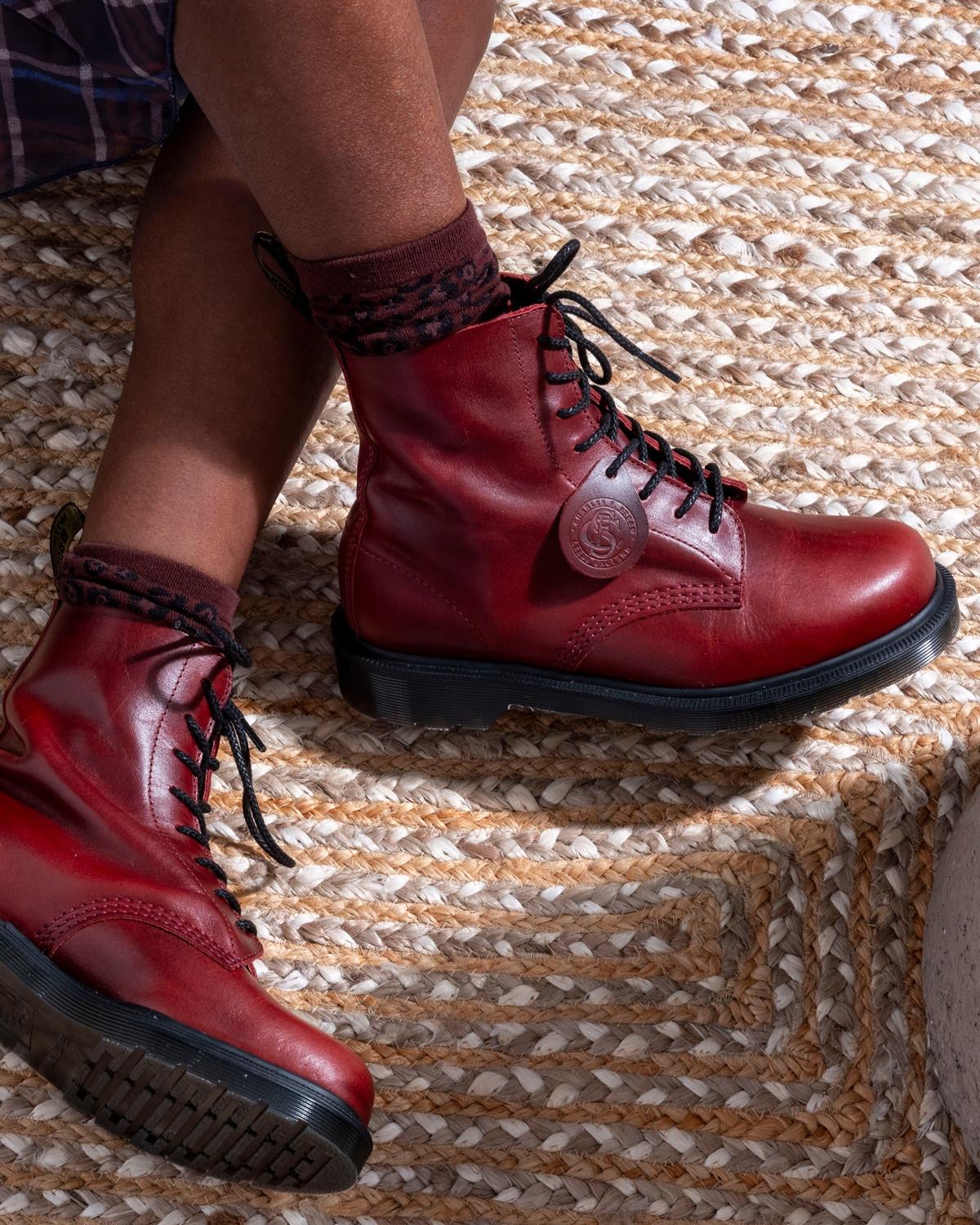 1460 Made In England Classic Calf Leather Boots in Burgundy | Dr