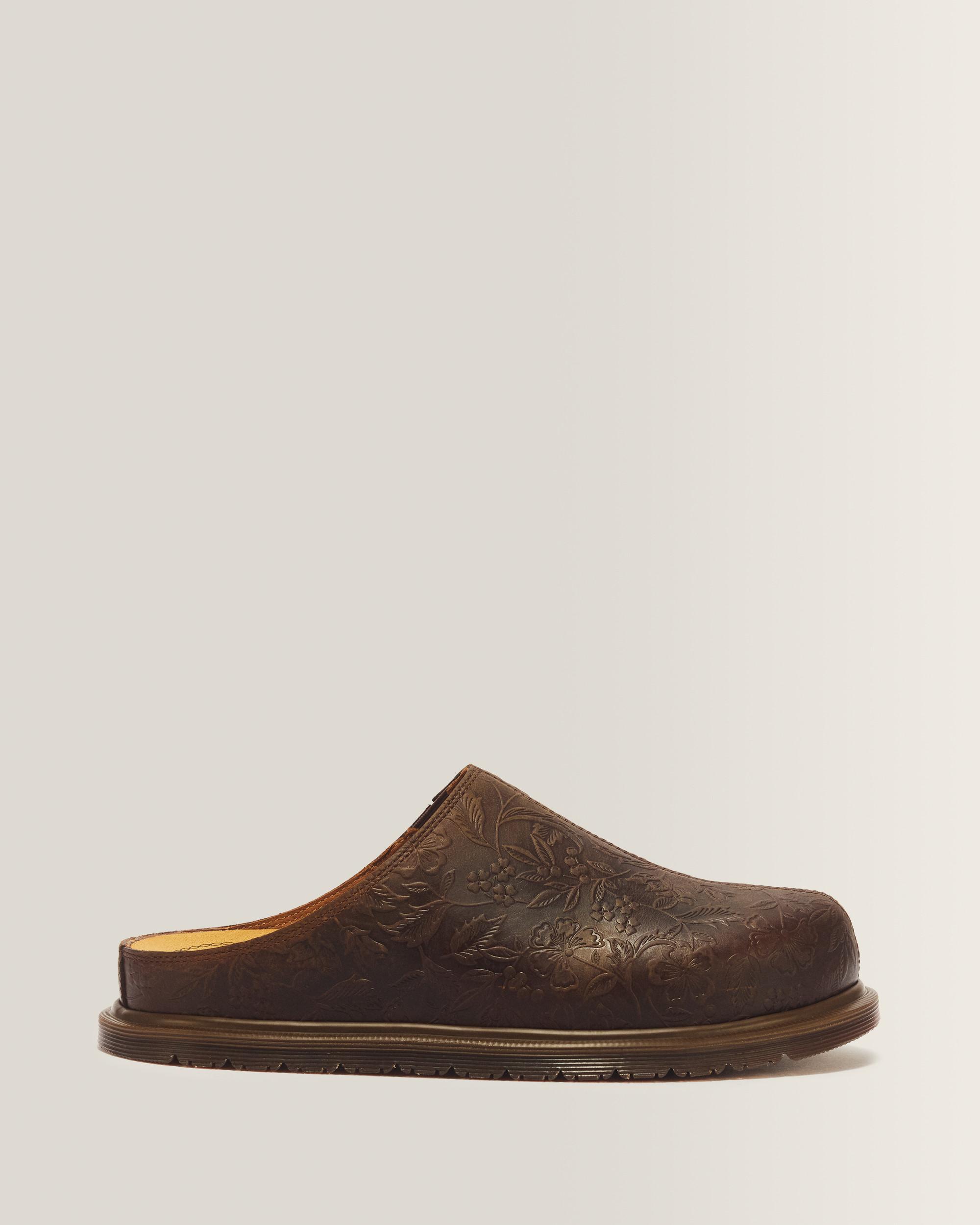 San Floral Emboss Crazy Horse Leather Mules in Marron foncé