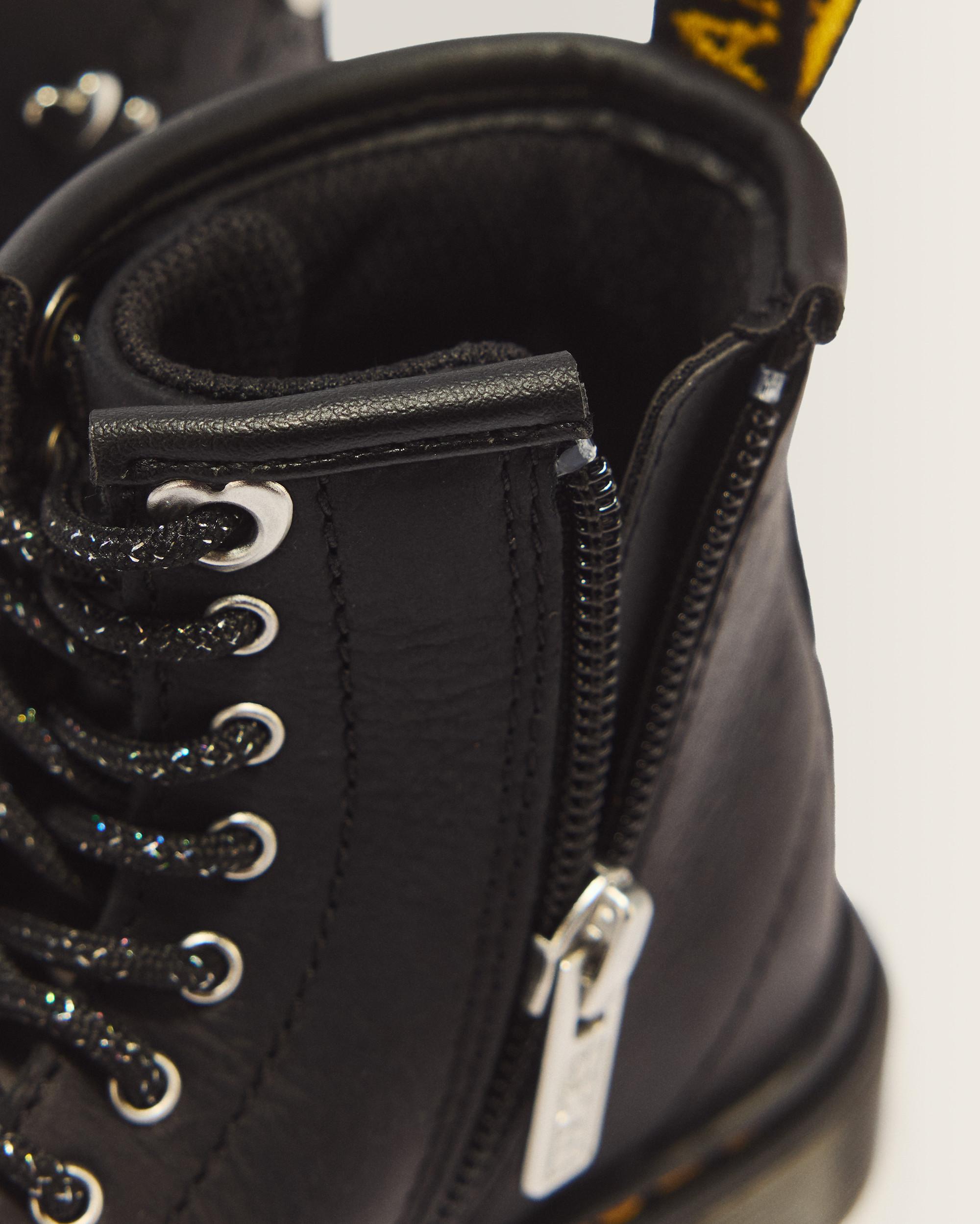 1460 HS T Wyoming Leather Lace Up Boots in Black