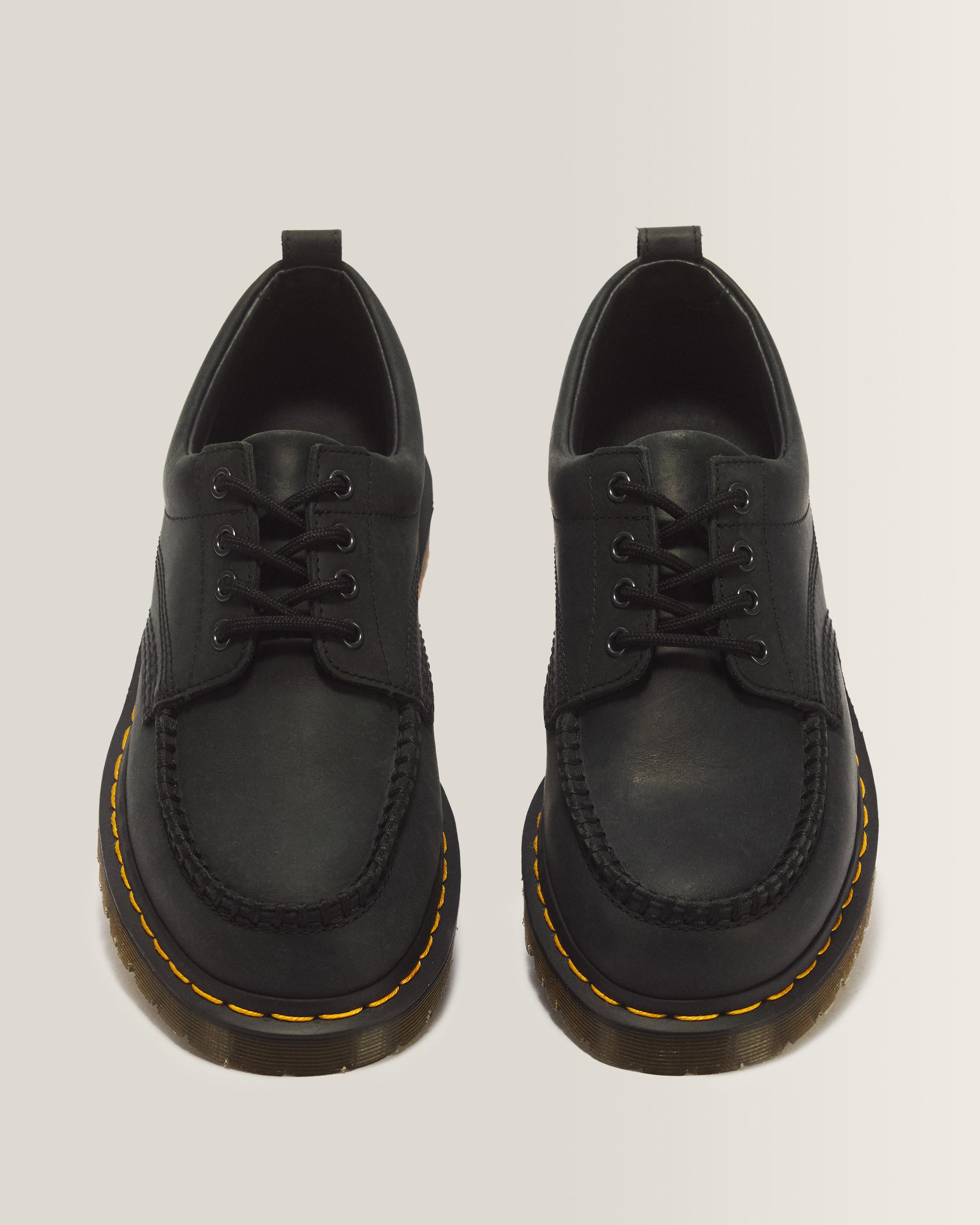 Musta Lowell 4 Eye Crazy Horse Leather Moc Toe -kengät