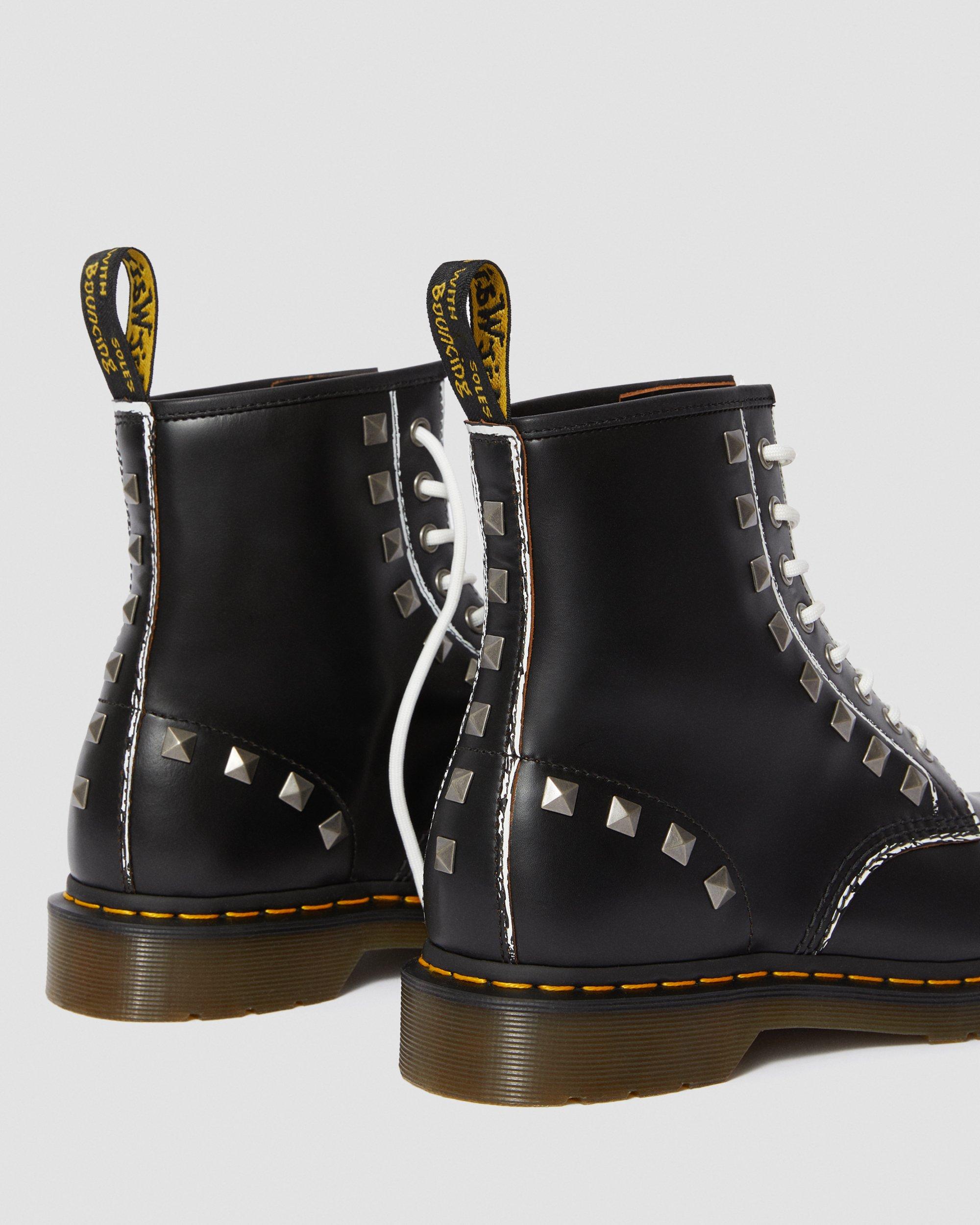 1460 STUD LEATHER ANKLE BOOTS in Noir