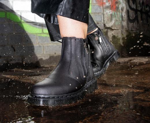 A5_EVG_WINTER_BOOTS_WETNWILD_DESKTOP?w=966&fmt=auto&alt=default