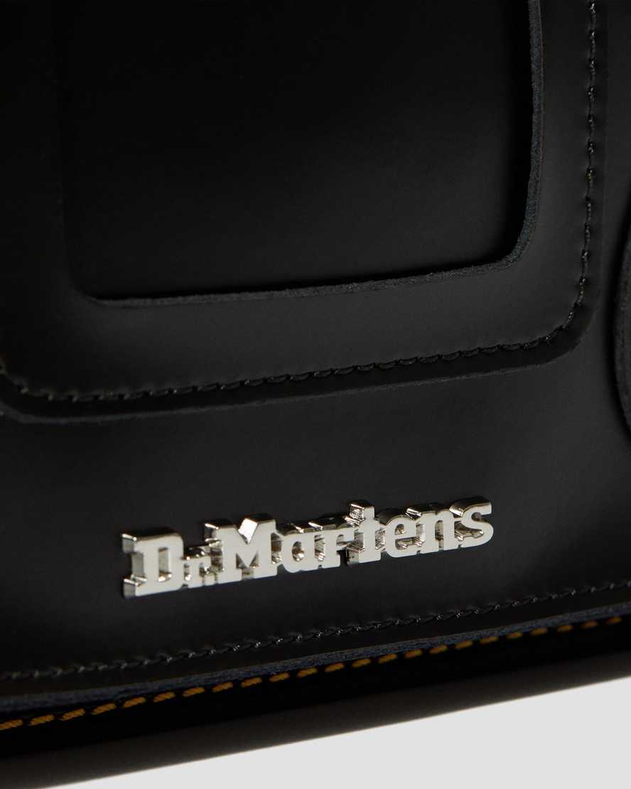 https://i1.adis.ws/i/drmartens/AB097001.89.jpg?$large$11 inch Leather Messenger Bag | Dr Martens