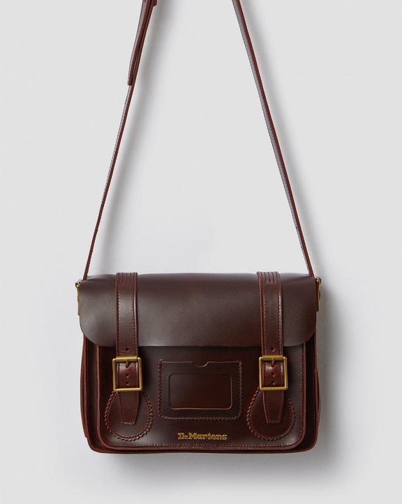 https://i1.adis.ws/i/drmartens/AB097230.89.jpg?$large$11 Inch Brando Leather Messenger Bag Dr. Martens