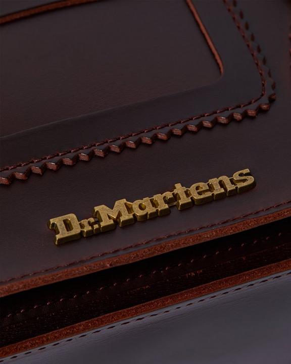 https://i1.adis.ws/i/drmartens/AB097230.89.jpg?$large$Bolso bandolera de 30 cm en piel Smooth Dr. Martens