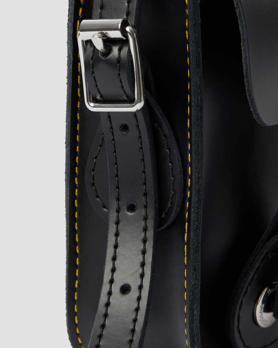 7 Inch Kiev Smooth Leather Crossbody Bag BlackSac bandoulière en cuir 18 cm Dr. Martens
