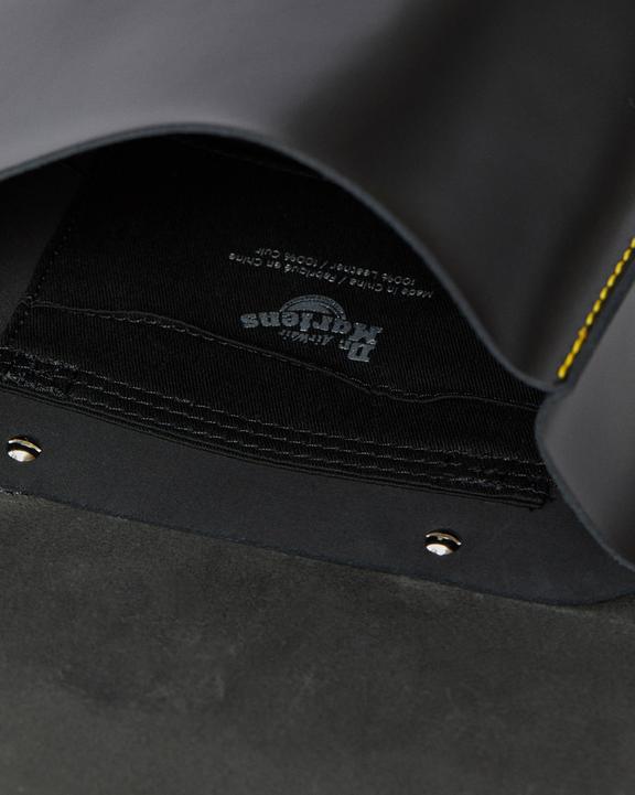 Mini-rygsæk i Smooth Kiev-læder i sortMini-rygsæk i Smooth Kiev-læder Dr. Martens
