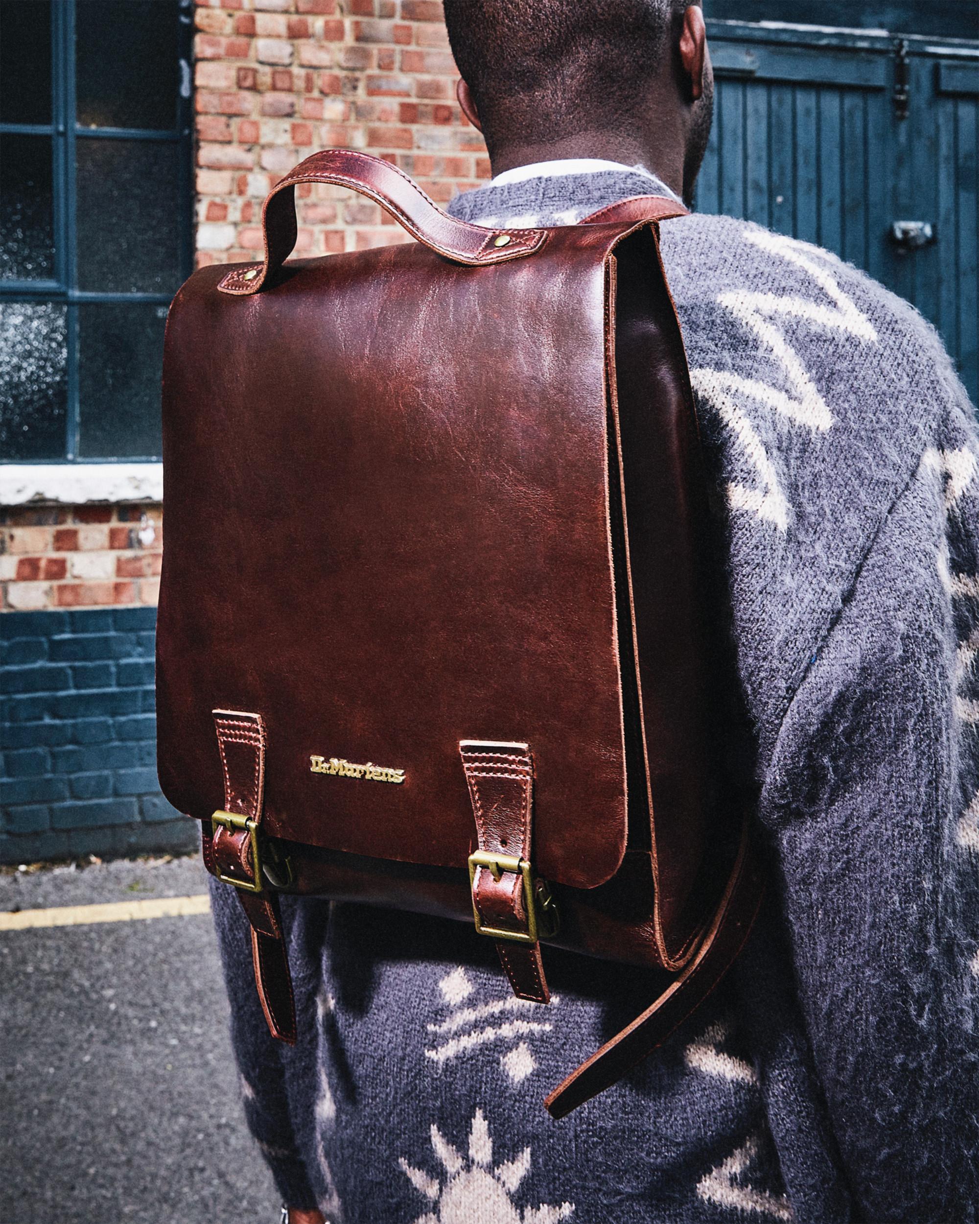 Dr. Martens レザーバックパック ブラウン Leather Box Backpack in CHARRO | Dr. Martens™