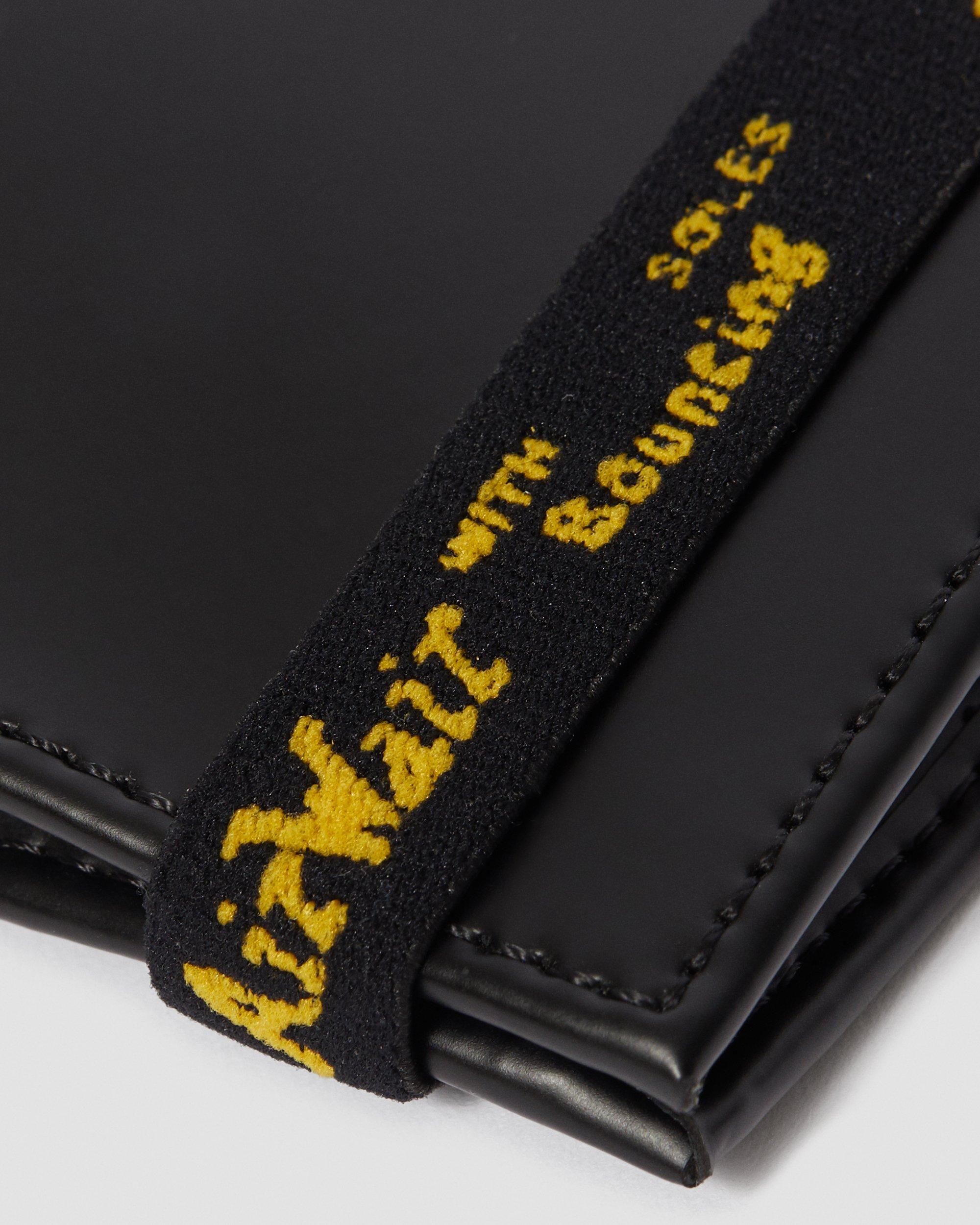 Kiev Leather Elastic Wallet in BLACK | Dr. Martens™