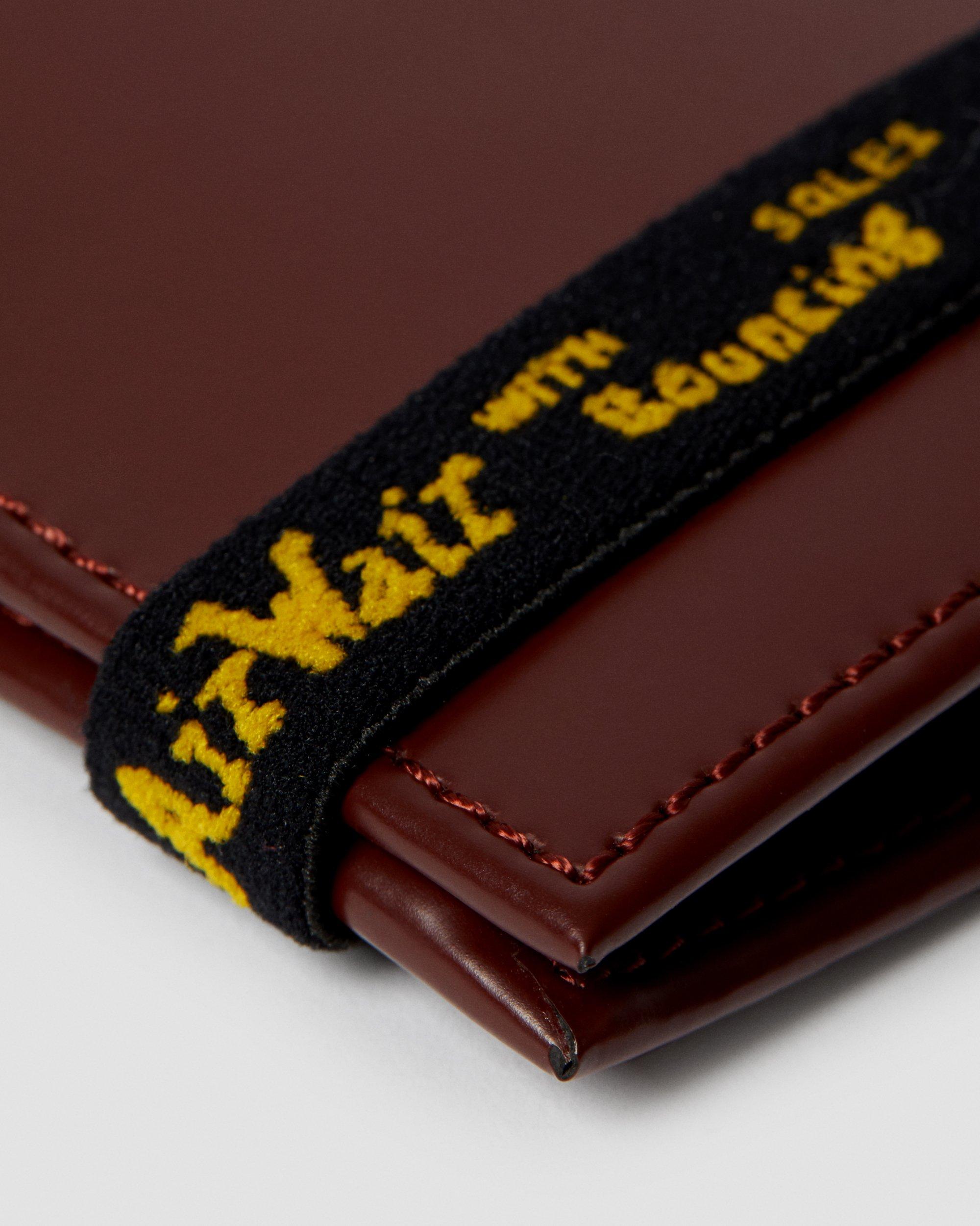 Kiev Leather Elastic Wallet in CHERRY RED | Dr. Martens™