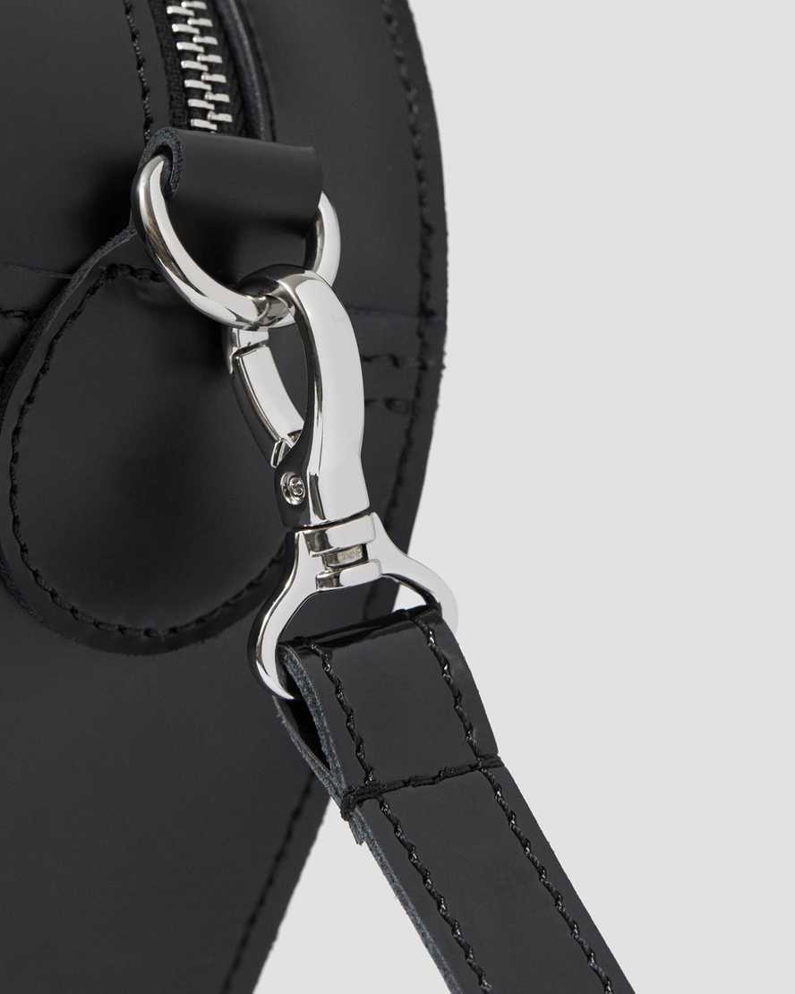 Hjerteformet taske i Smooth Kiev-læder i sortHjerteformet lædertaske Dr. Martens