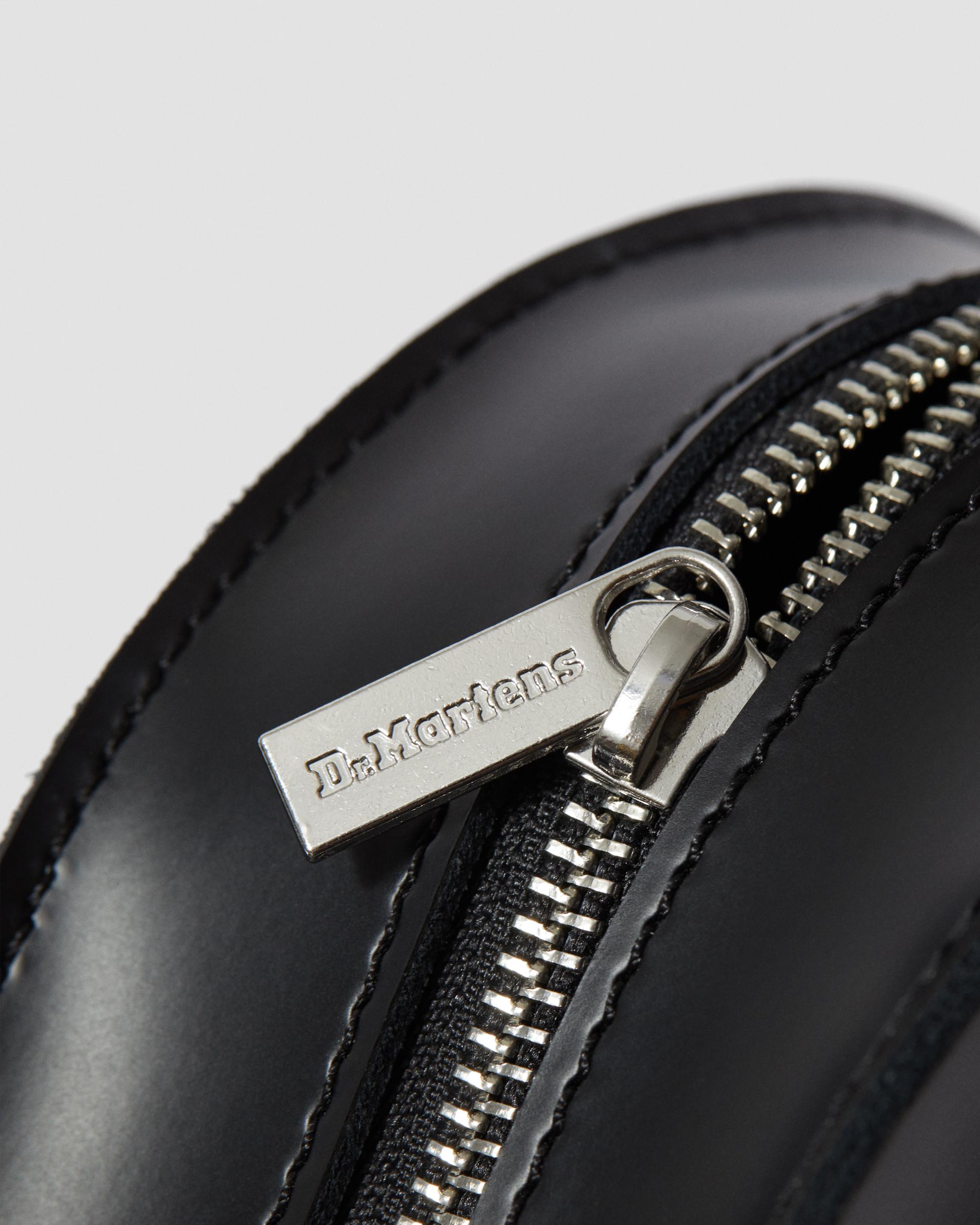 Hjerteformet taske i Smooth Kiev-læderHjerteformet lædertaske Dr. Martens