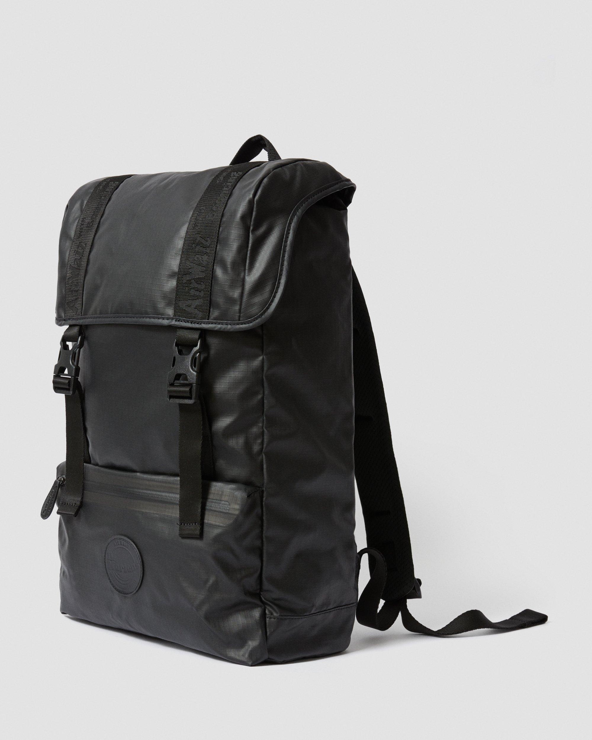 Dr. Martens ブラックバックパック Tech Backpack in BLACK+BLACK | Dr. Martens™