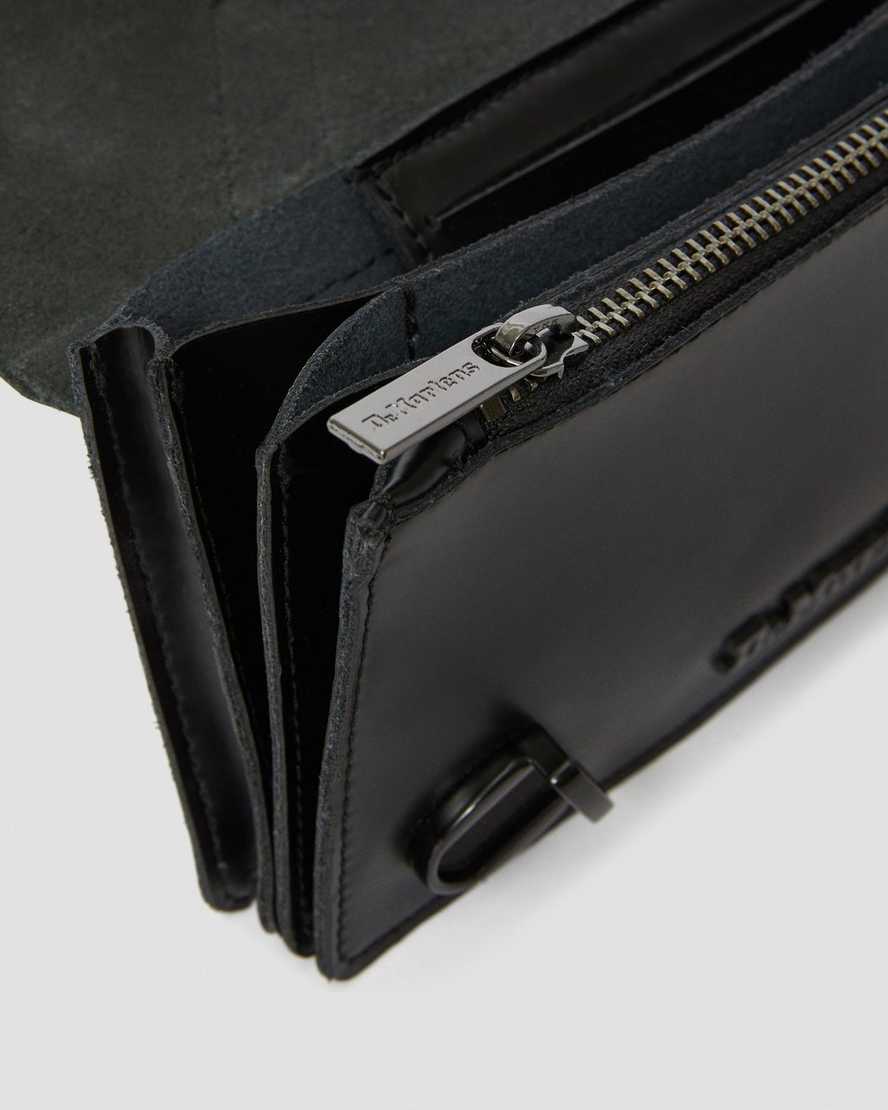 BUCKLE LEATHER POUCH | Dr Martens