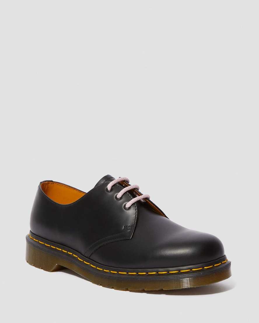 3 Eye Round Lace Dr. Martens