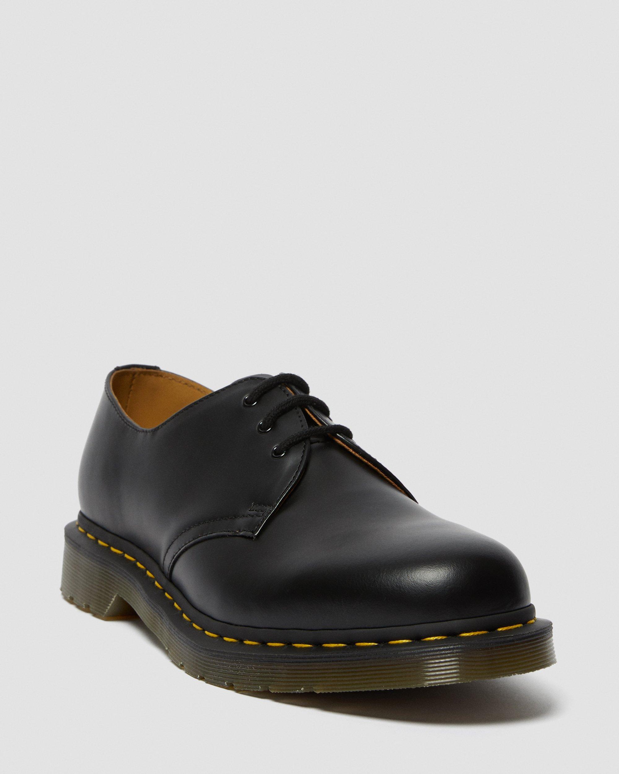26 Inch Round Shoe Laces (3-Eye) in Black | Dr. Martens