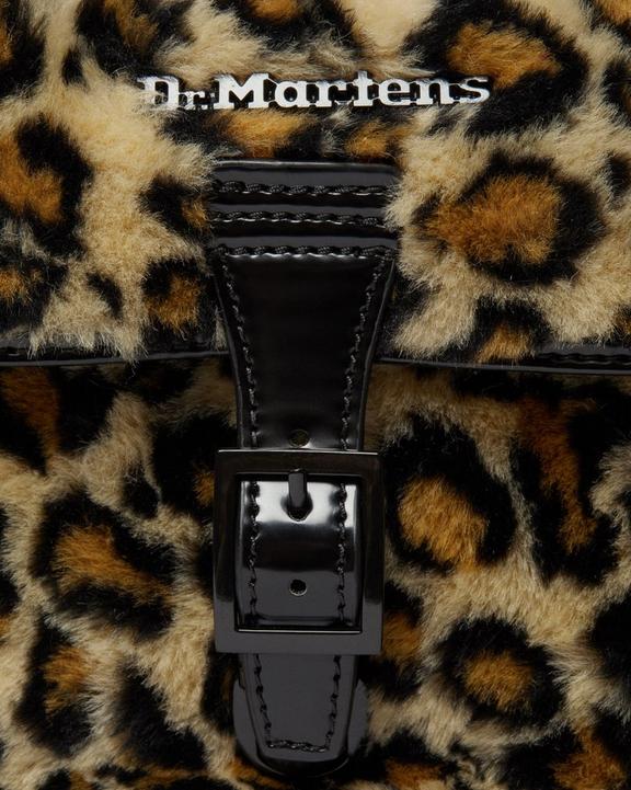 https://i1.adis.ws/i/drmartens/AD015003.88.jpg?$large$Heart Faux Fur Bag Dr. Martens
