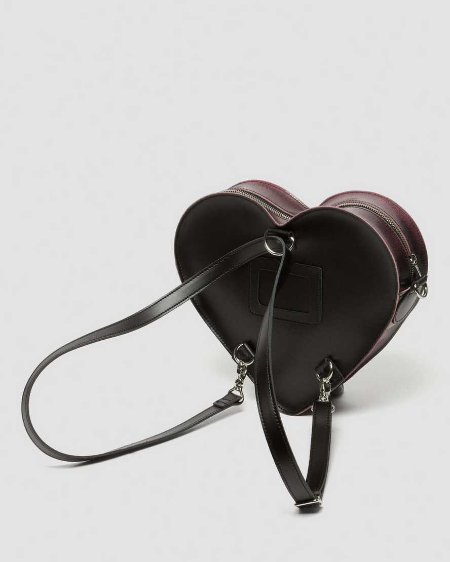 Hjerteformet taske i distressed læderHjerteformet taske i distressed læder Dr. Martens