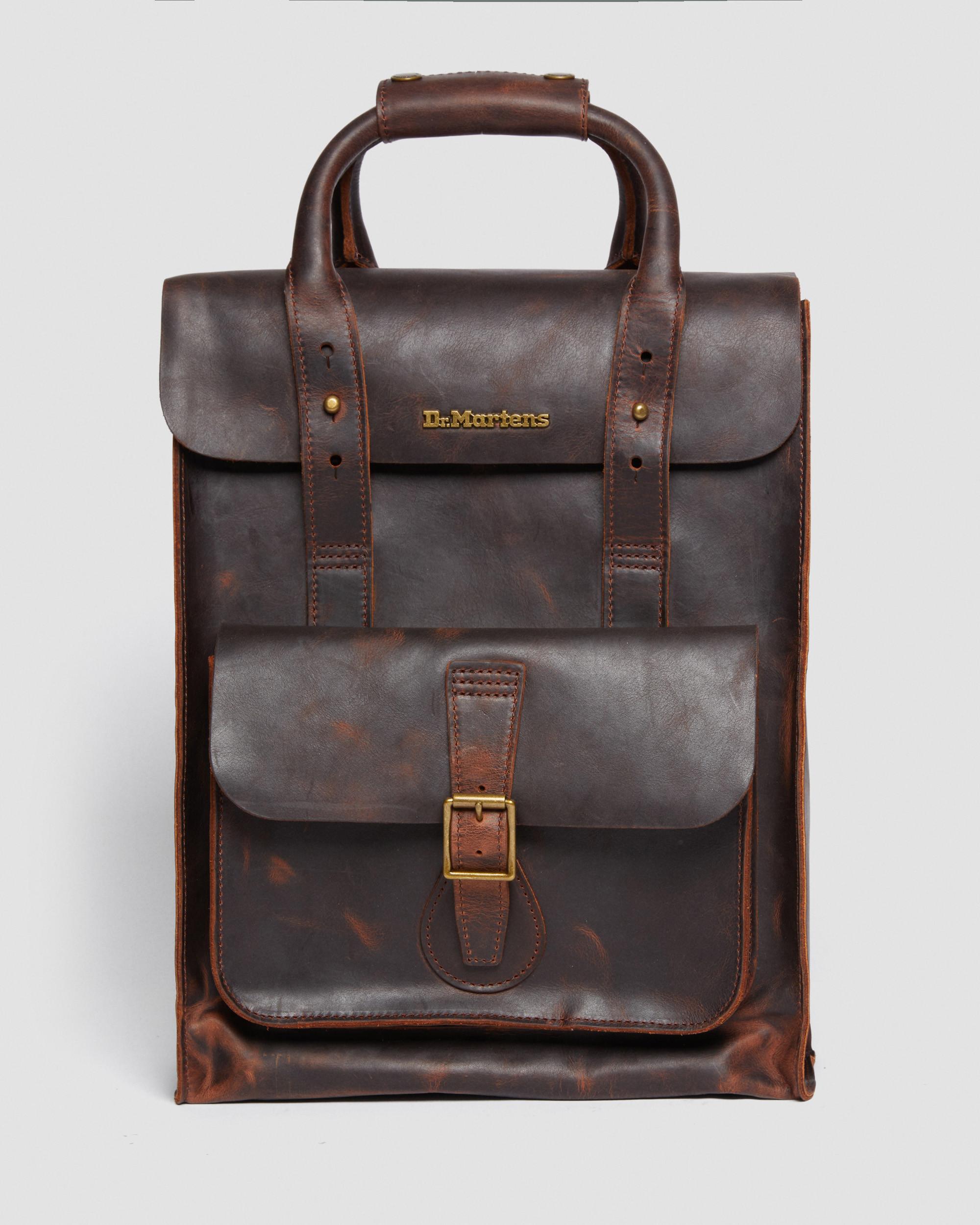 Dr. Martens レザーバックパック ブラウン Full Grain Leather Backpack in {{color}} | Dr. Martens™