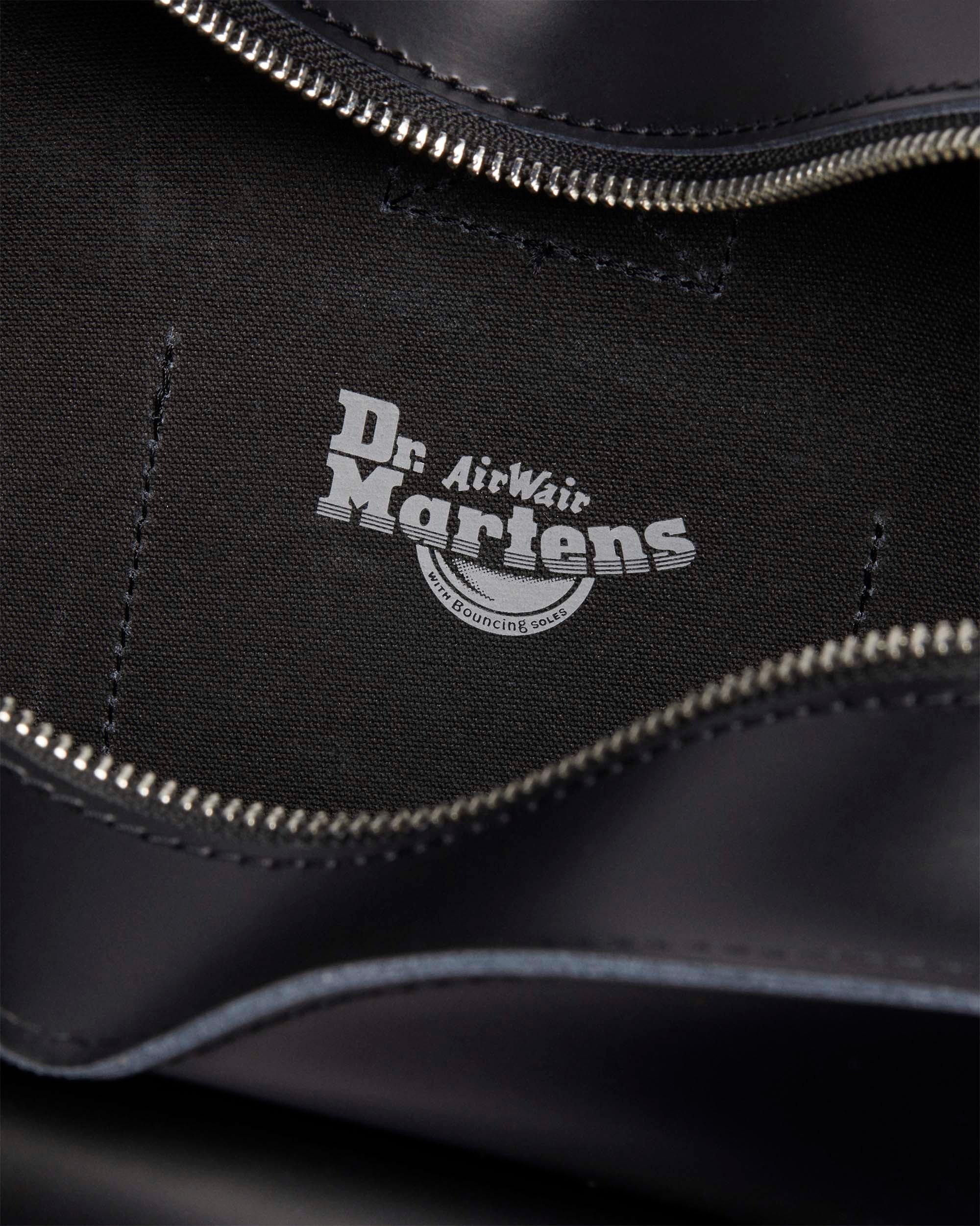 手元に在庫あり! [Dr Martens] ★HEART BACKPACK ★送料・関税込 手元に在庫あり! [Dr Martens] ☆HEART BACKPACK ☆送料・関税込