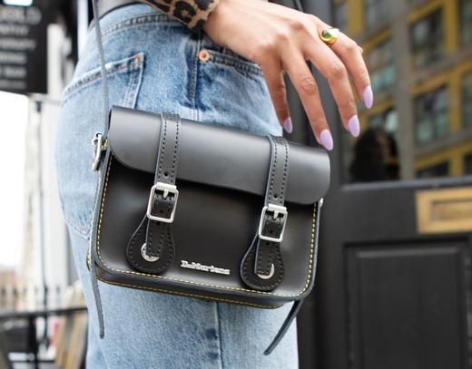 EVG_SUMMER_BAGS_DESKTOP?w=966&fmt=auto&alt=default