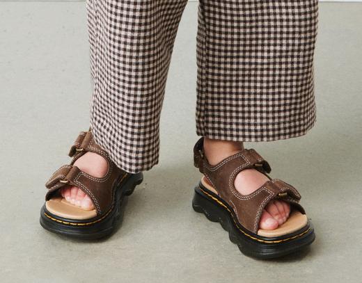 EVG_SUMMER_KIDS_DESKTOP?w=966&fmt=auto&alt=default