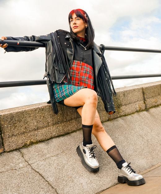 EVG_SUMMER_SHOES_L_DESKTOP?w=966&fmt=auto&alt=default