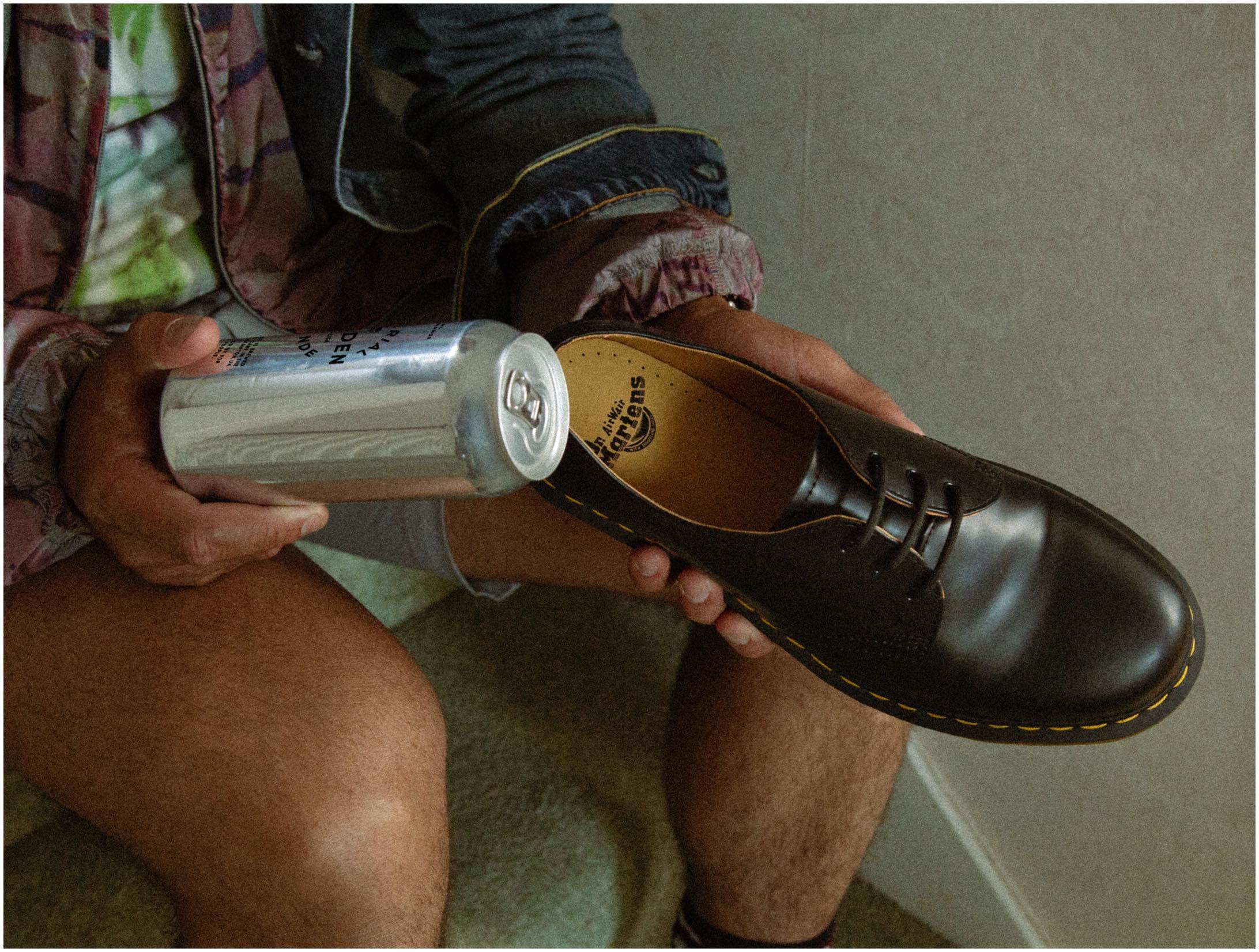 neus noot verkwistend How to Break in Your Dr. Martens Boots: 6 Steps