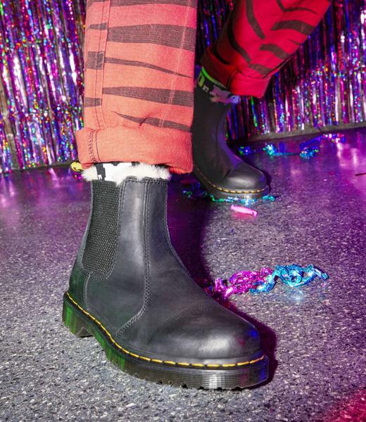 E_A2_CMP_GIFTING_TILE_WINTERBOOTS_DESKTOP?w=520&fmt=auto&alt=default