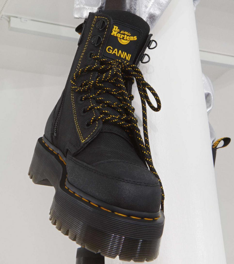 Dr martens x hotsell