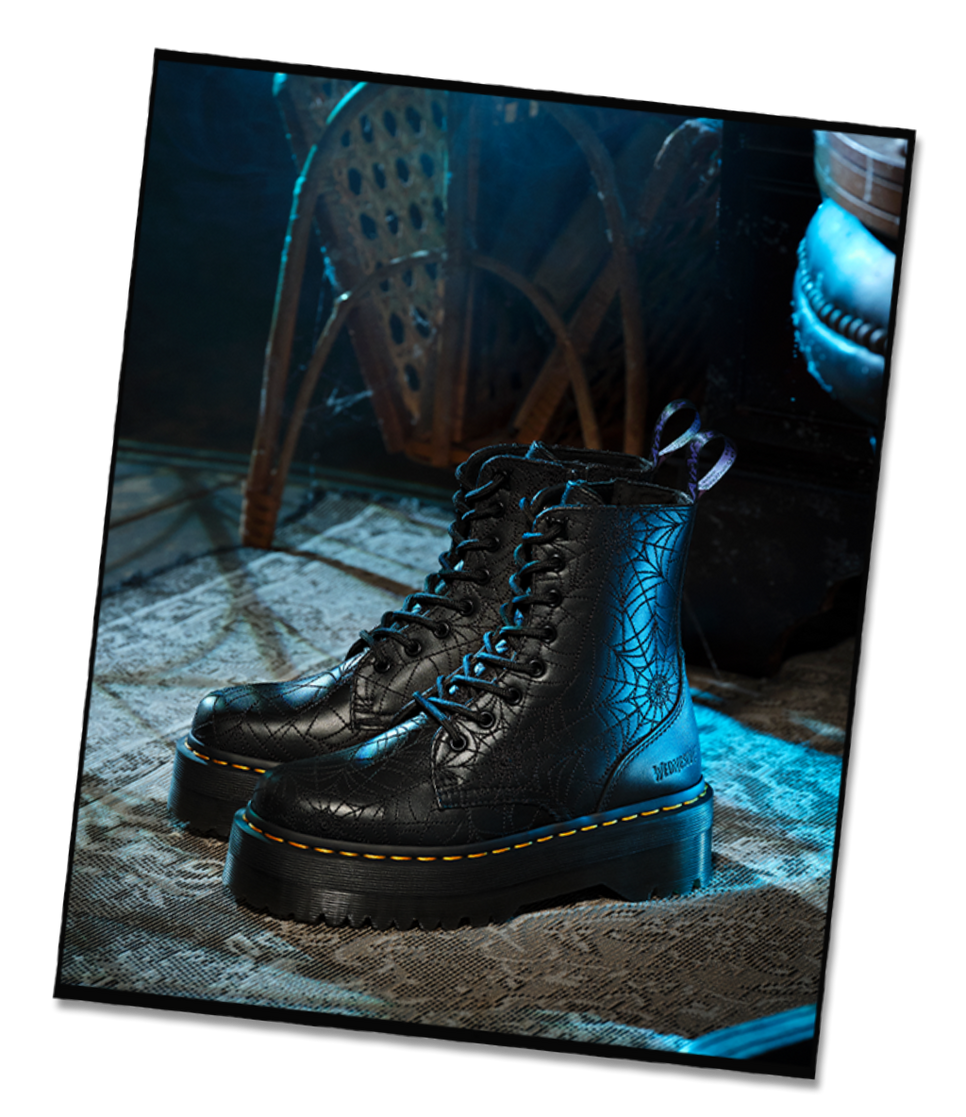 大人気 Dr. Martens x Wednesday 靴