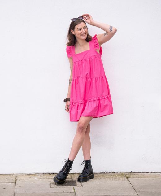 E_A4_EVG_LP_DOCS_DRESSES_STAFF_DESKTOP?w=966&fmt=auto&alt=default