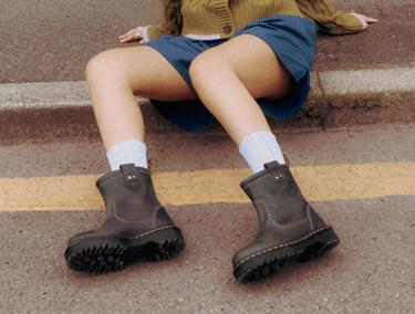 LUBBOCK GRIZZLY in Dark Brown Dr. Martens