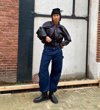 E_A5_HMP_NOV_TILE_RAIN_BLACK_AMSTERDAM_DESKTOP?w=481&fmt=auto&qlt=default			