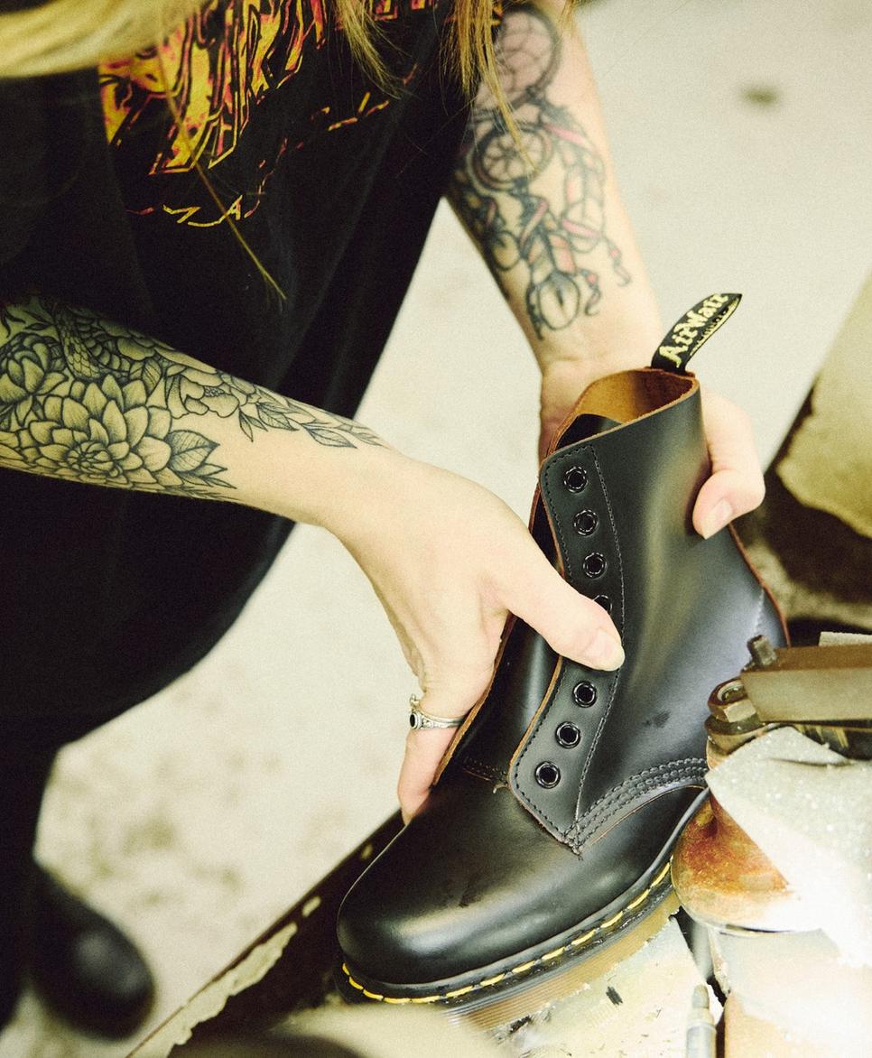 E_PRM_ESS_ONWARD_MIE_DESKTOP?w=966&fmt=auto&alt=default