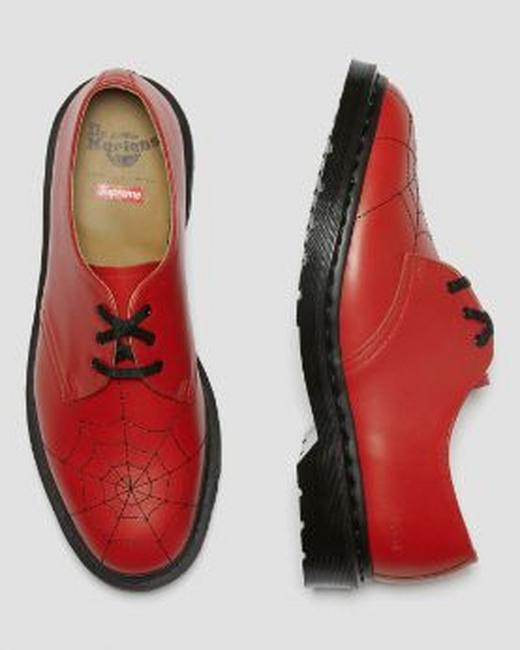 E_S2_CLB_SUPREME_REDSHOE_DESKT E_S2_CLB_SUPREME_REDSHOE_DESKT