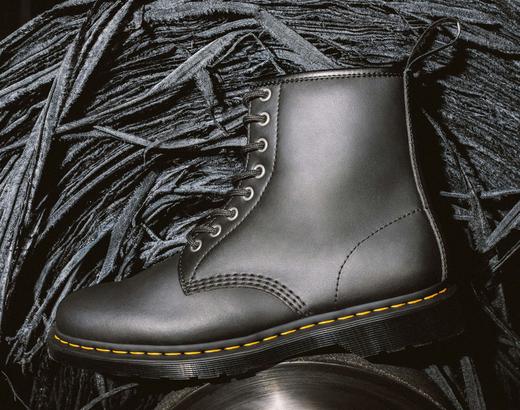 Dr. Martens Reclaimed Leather black 1460 Boots