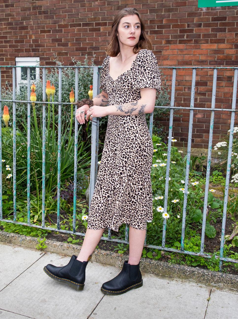Dr martens chelsea boots style on sale
