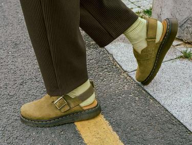 Dr martens derry black hot sale