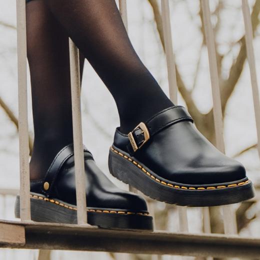 E_S5_CMP_MULES_LAKETAN_DESKTOP?w=520&fmt=auto&alt=default