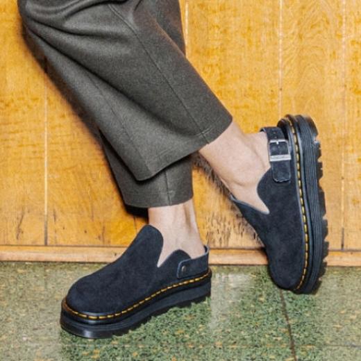 E_S5_CMP_MULES_ZEBZAG_DESKTOP?w=520&fmt=auto&alt=default