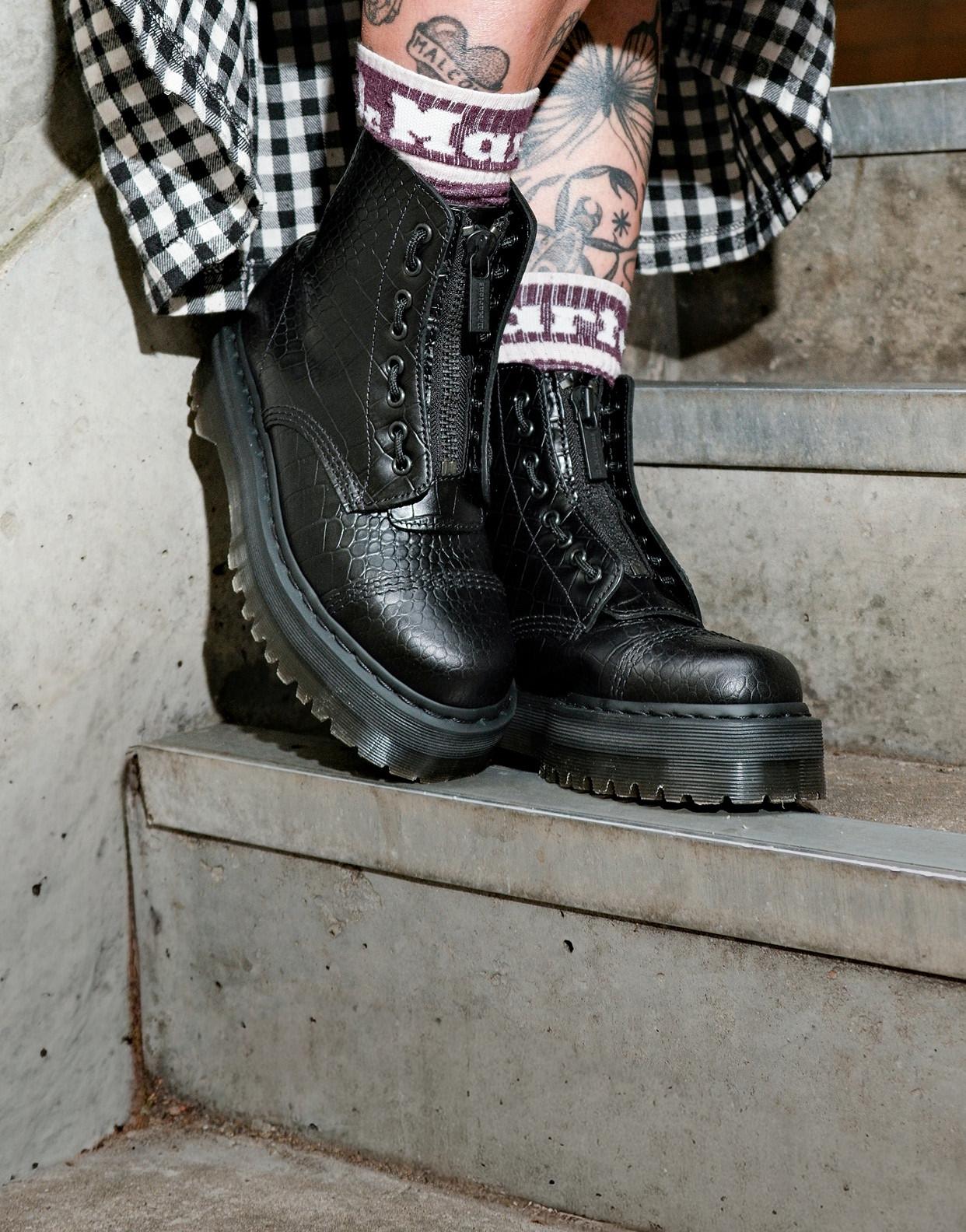 E_S5_HMP_NOV_BANNER_CROC_SINCLAIR_DESKTOP?w=1920&fmt=auto&qlt=default			