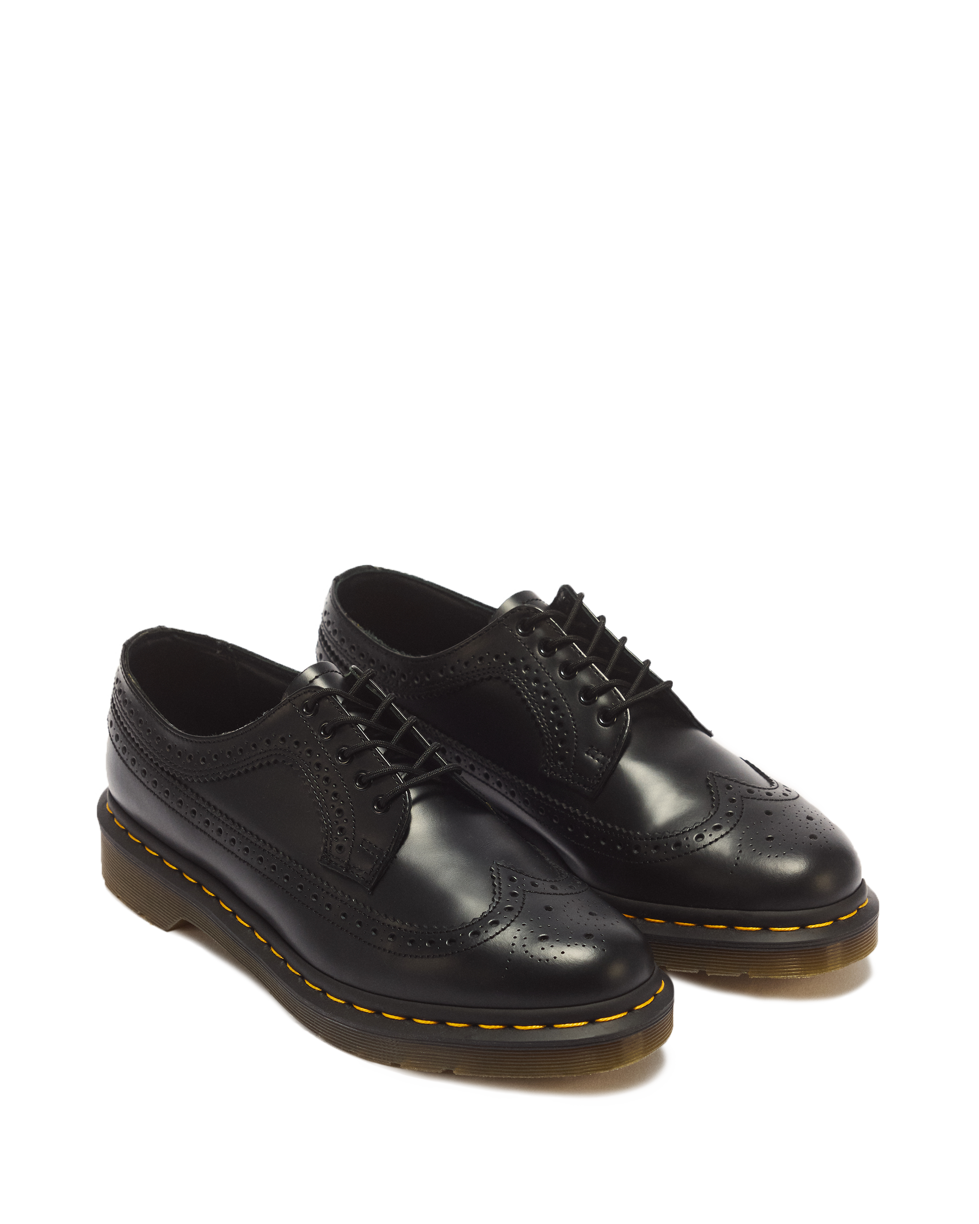 3989 Smooth Leather Brogue Shoes in Black | Dr. Martens™