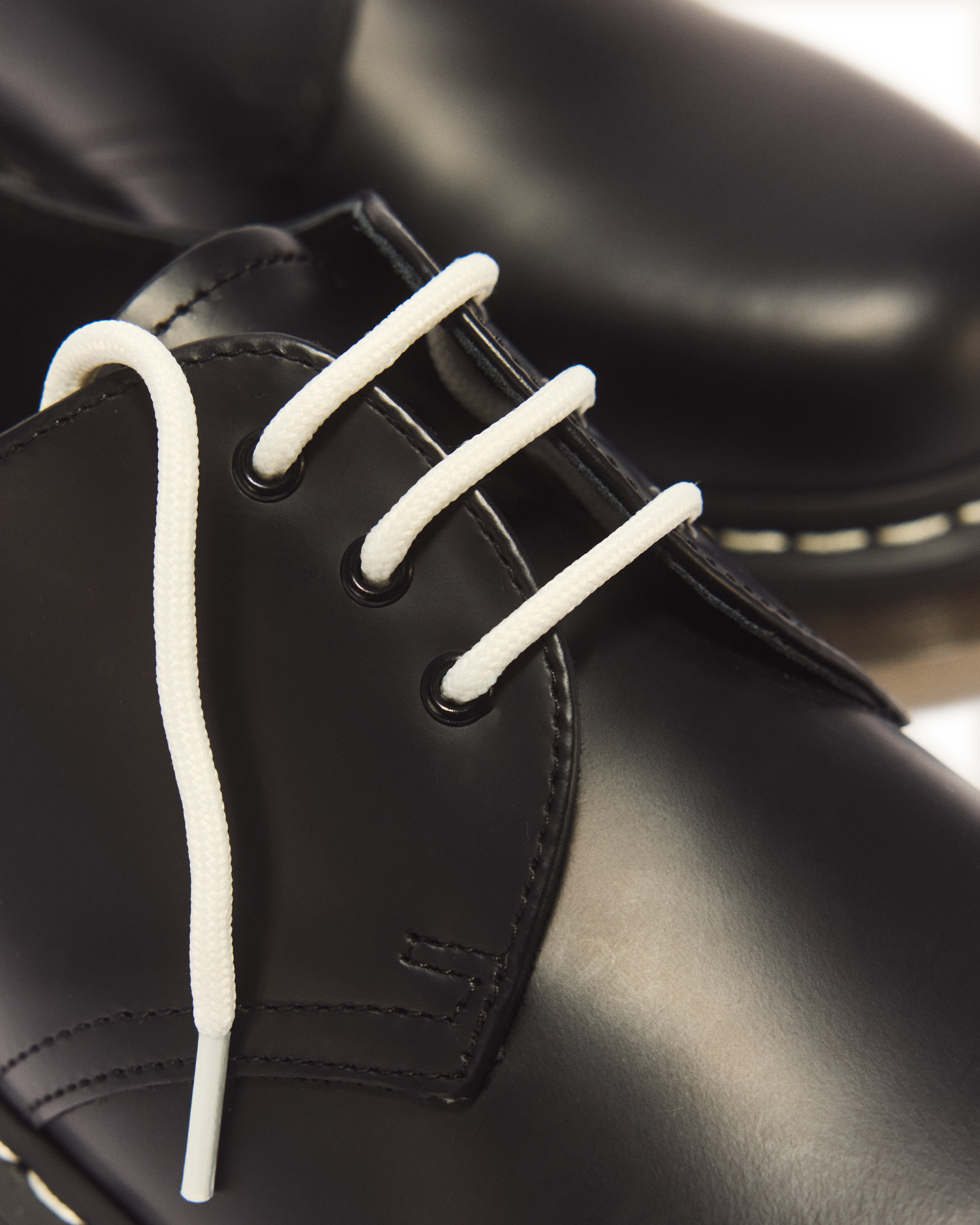 1461 Contrast Stitch Smooth Leather Oxford Shoes in BLACK | Dr
