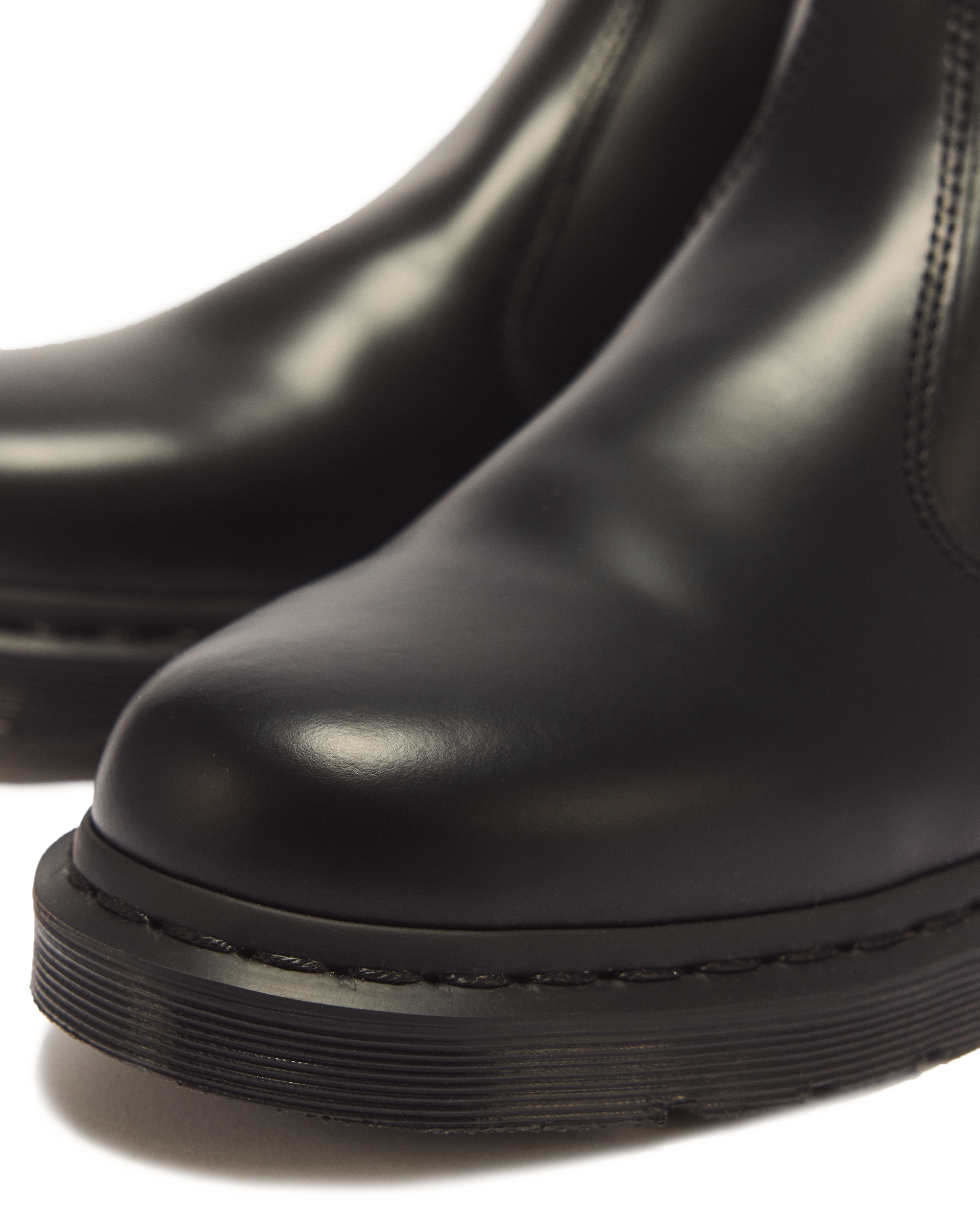 2976 Mono Smooth Leather Chelsea Boots in Black | Dr. Martens™