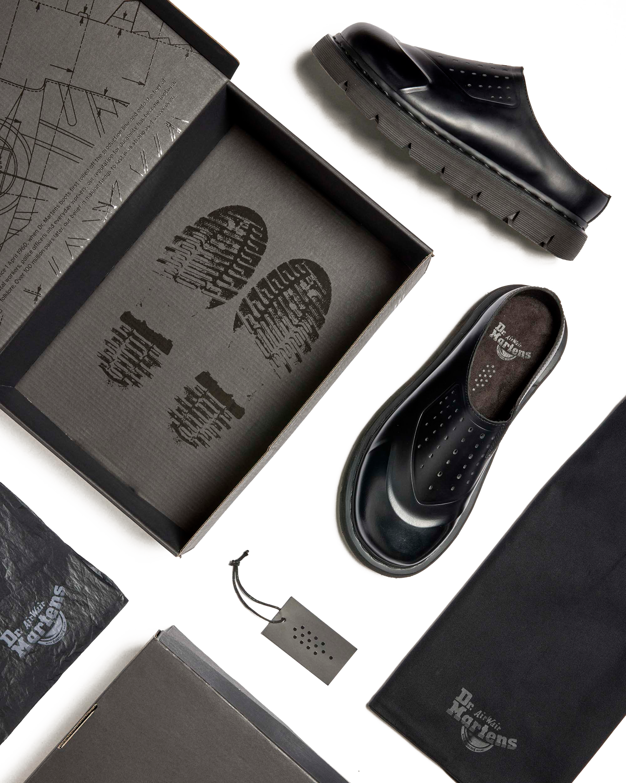 UK7 ドクターマーチン VENT XX02 BLACK ミュール VENT XX02 in BLACK | Dr. Martens™