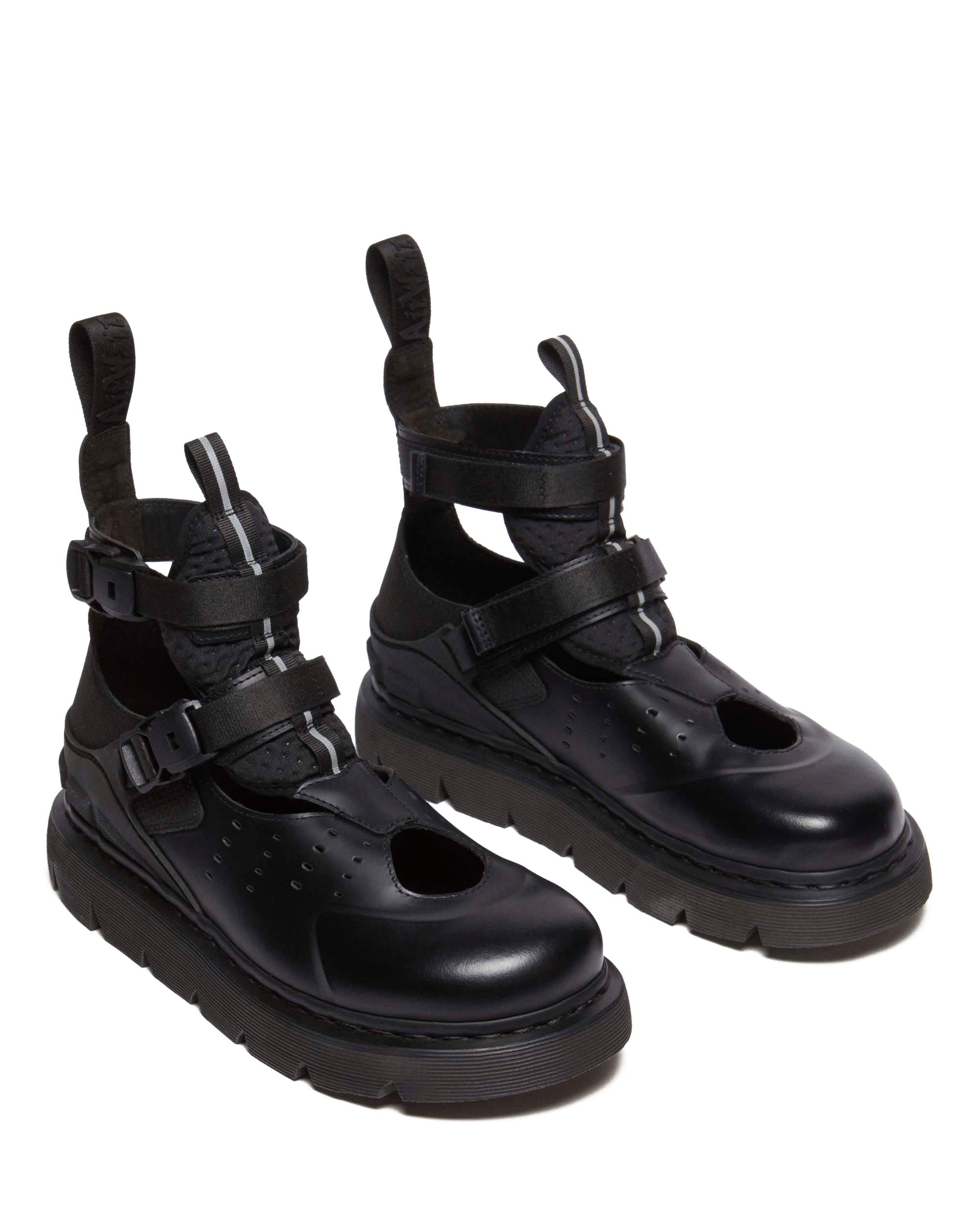 VENT XX01 leather gladiator sandal in Black | Dr. Martens™