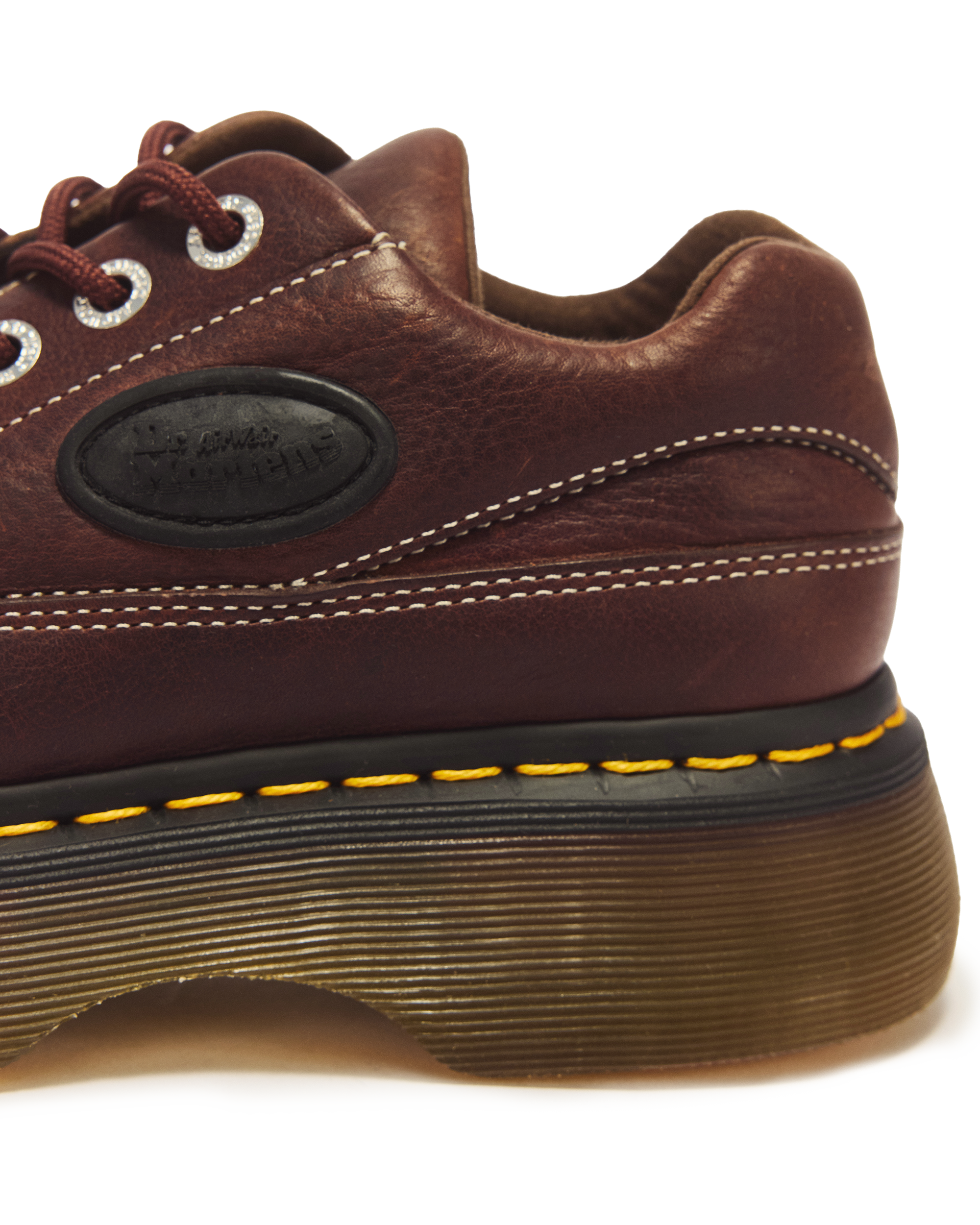 Buzz Grizzly leren schoenen met vijf veterogen