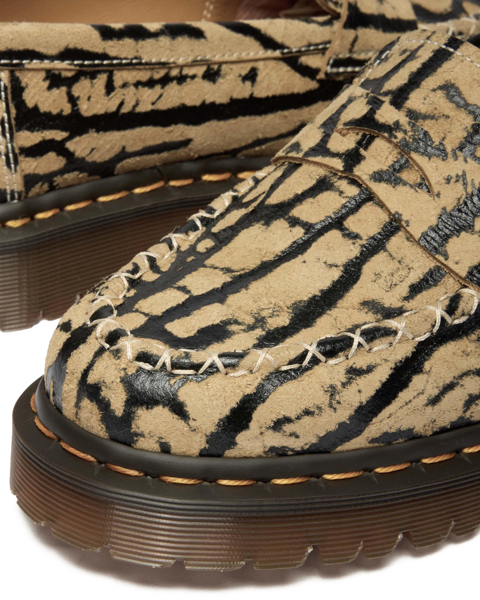 Туфли Dr. Martens Delapre Suede Penny, цвет: Чёрный — фото 2