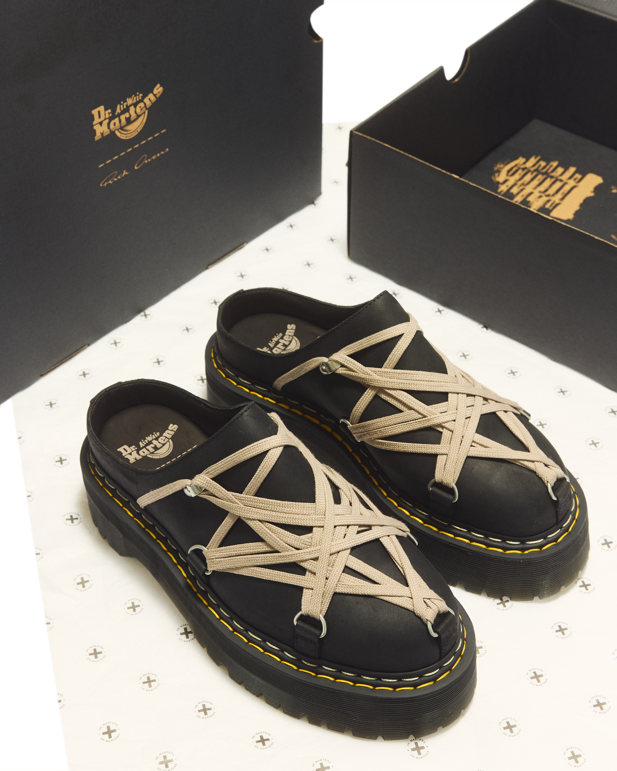 靴 Rick Owens x Dr. Martens MegaLace 26 RICK OWENS MEGALACE® MULES in BLACK | Dr. Martens™